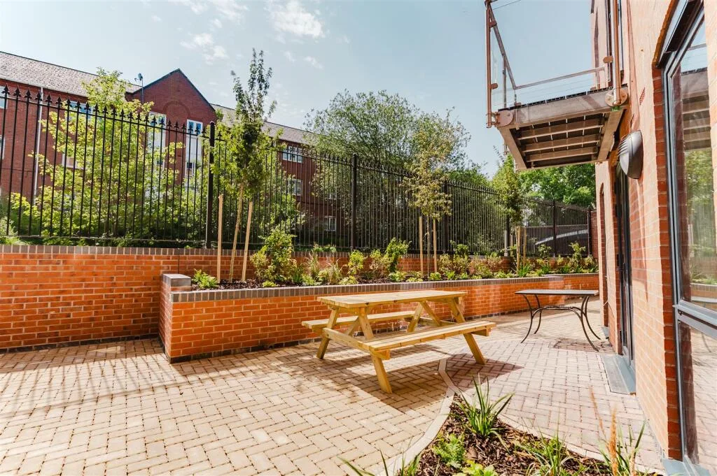 5 bedroom apartment for rent