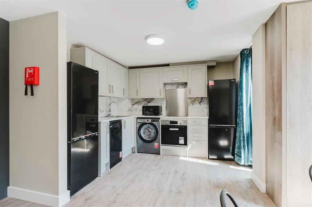 5 bedroom apartment for rent