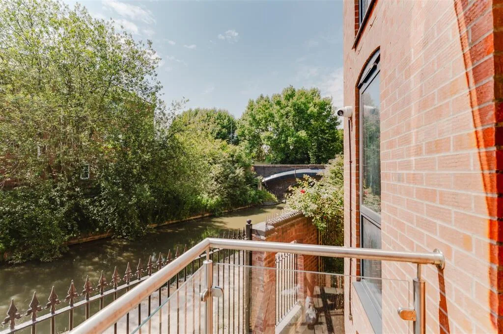 5 bedroom apartment for rent