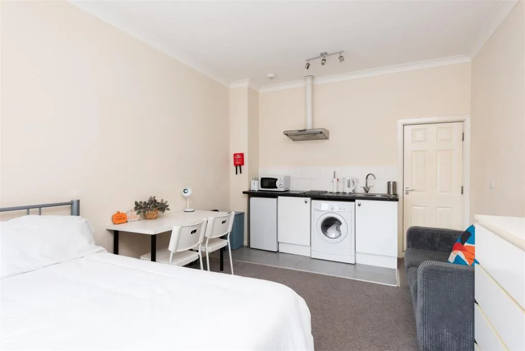 Studio flat for rent