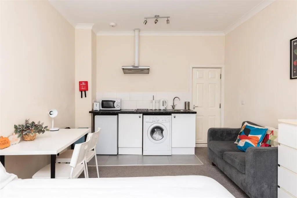 Studio flat for rent