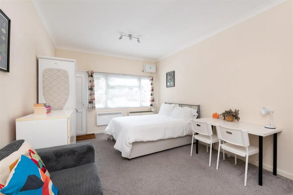 Studio flat for rent