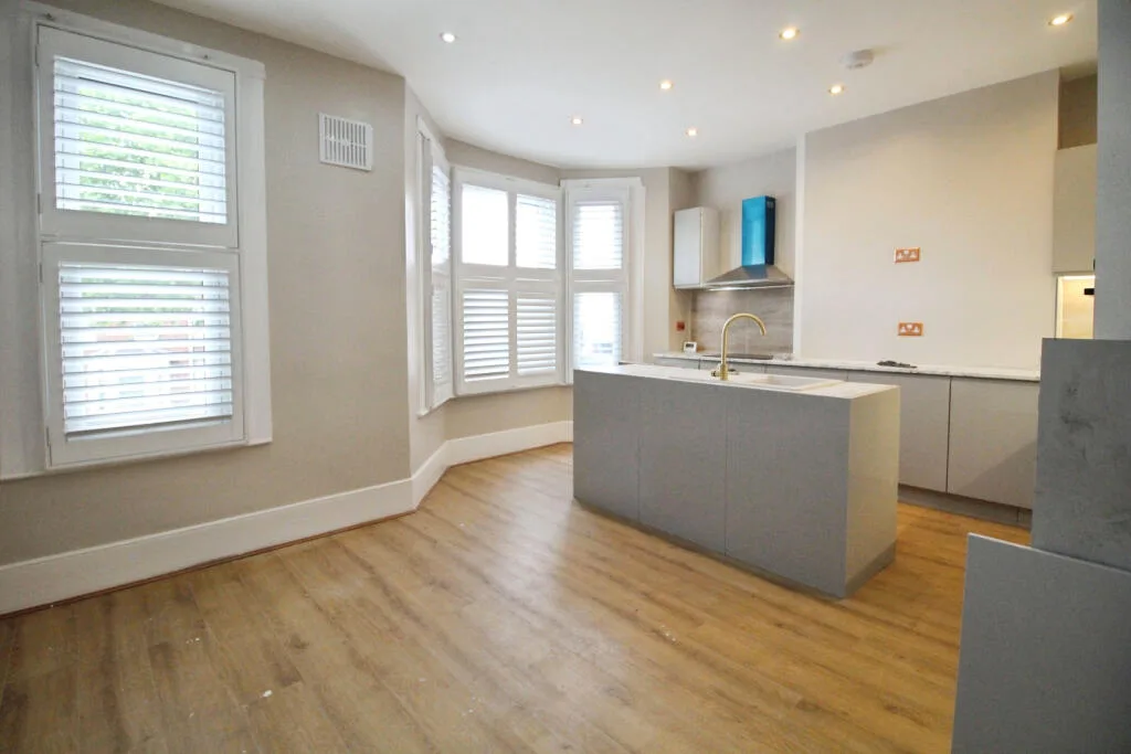 3 bedroom flat for rent