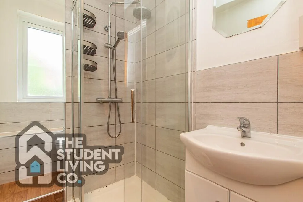 2 bedroom end of terrace house for rent