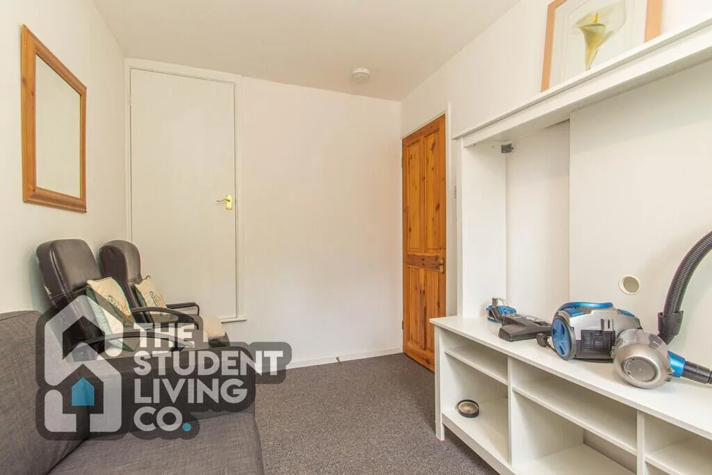2 bedroom end of terrace house for rent