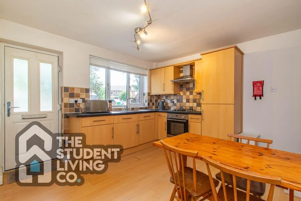 2 bedroom end of terrace house for rent
