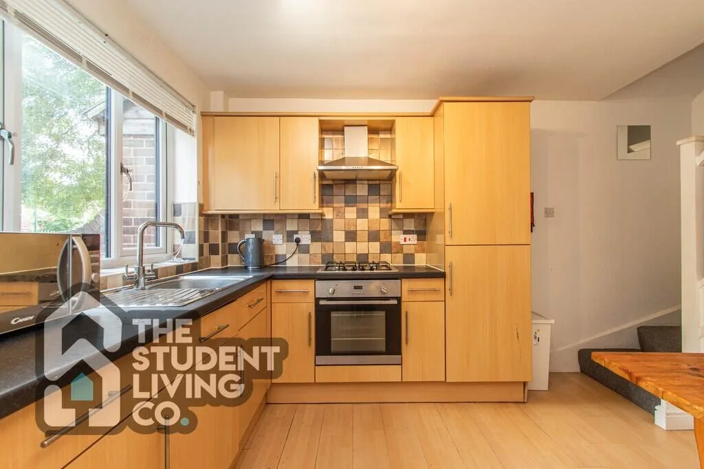 2 bedroom end of terrace house for rent