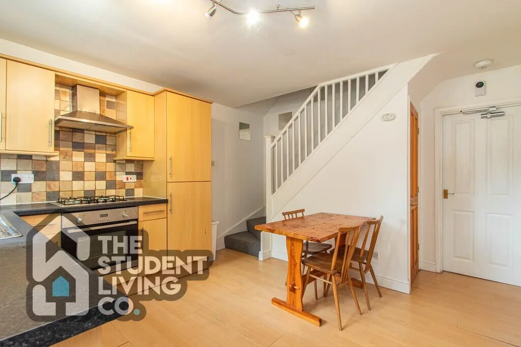 2 bedroom end of terrace house for rent