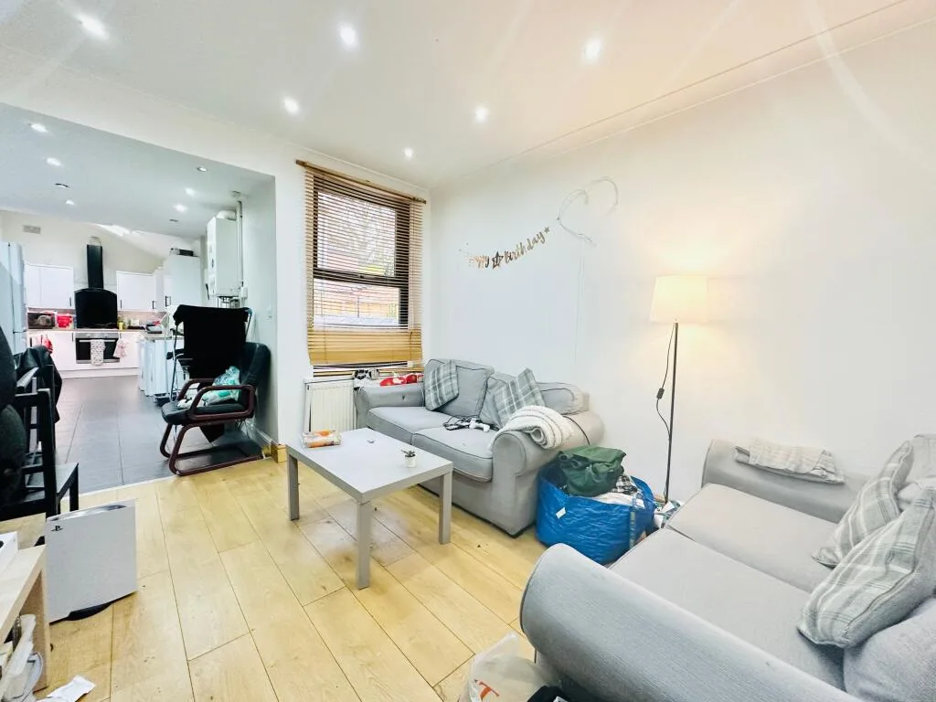 6 bedroom terraced house for rent
