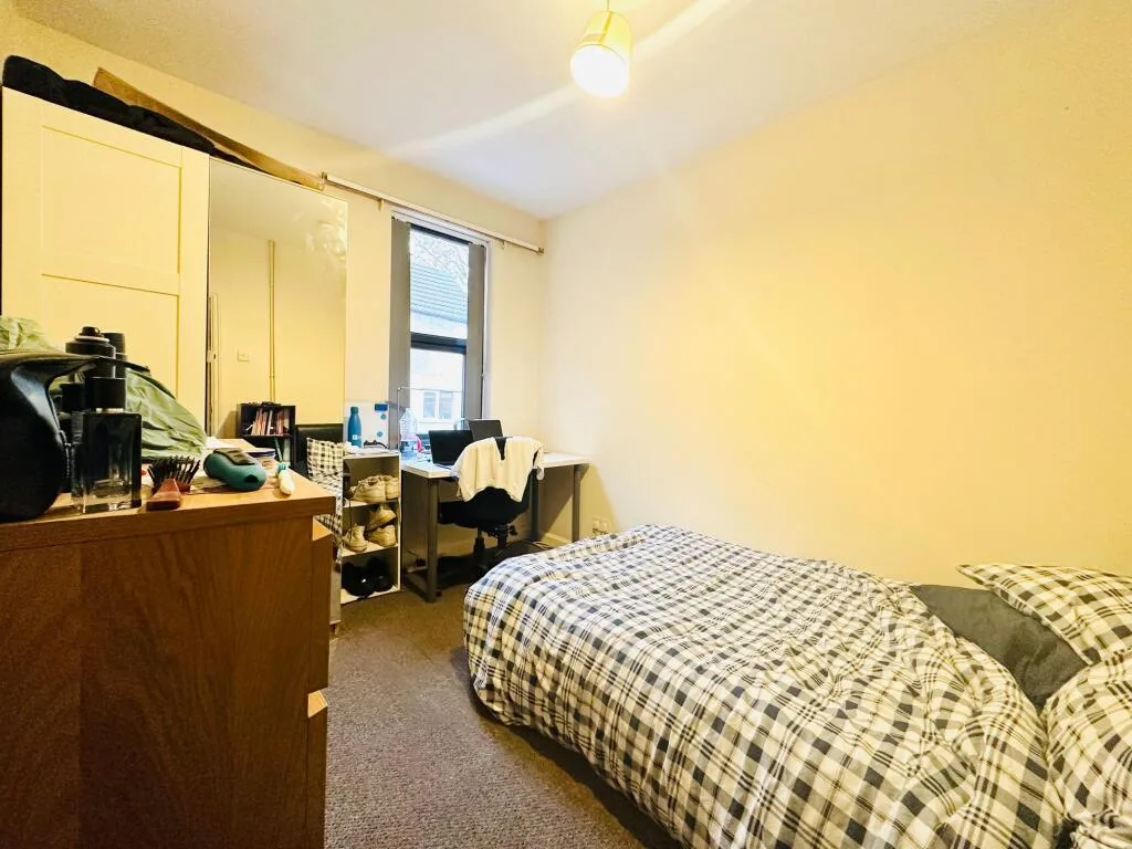 6 bedroom terraced house for rent