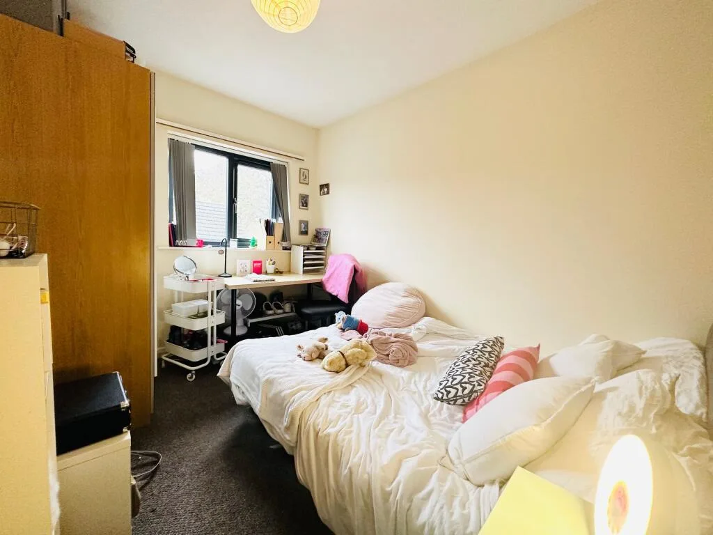 6 bedroom terraced house for rent