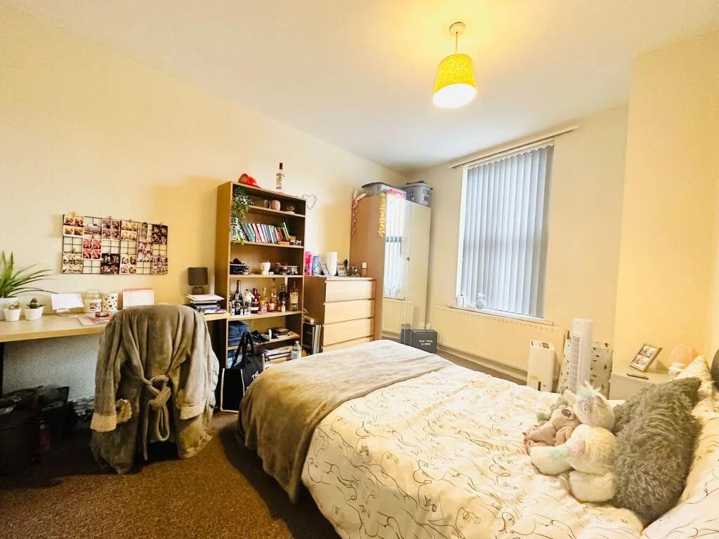 6 bedroom terraced house for rent