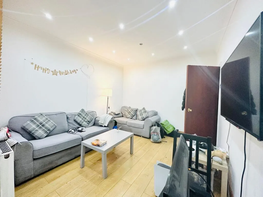 6 bedroom terraced house for rent