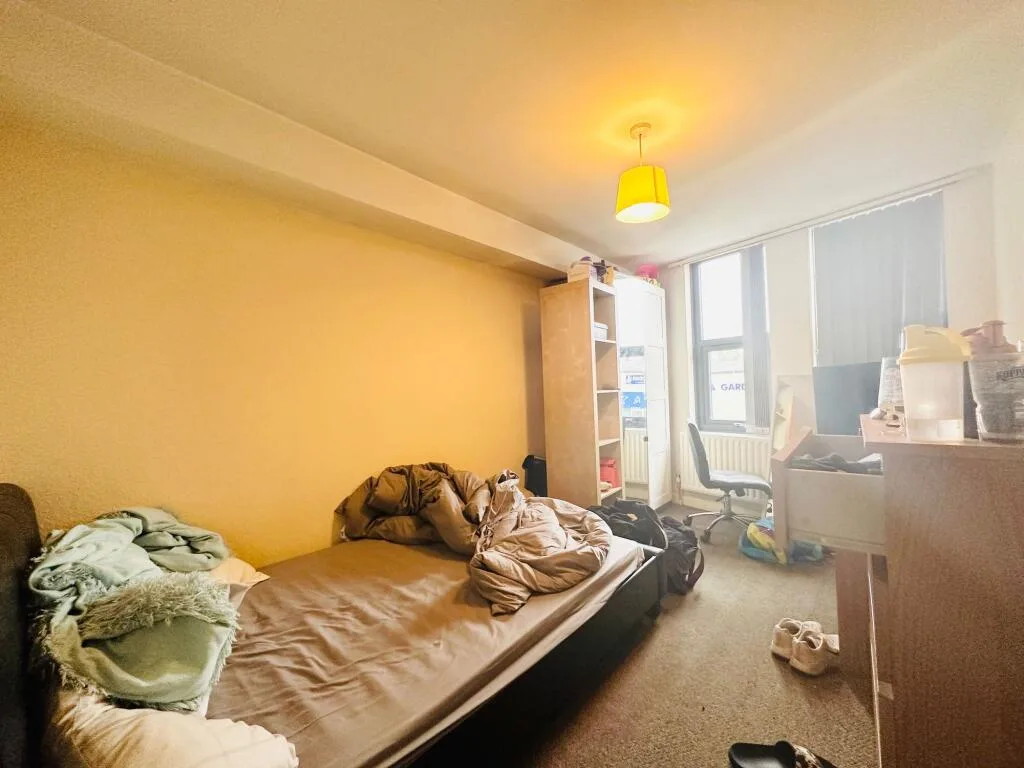 6 bedroom terraced house for rent