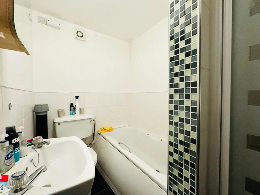 6 bedroom terraced house for rent