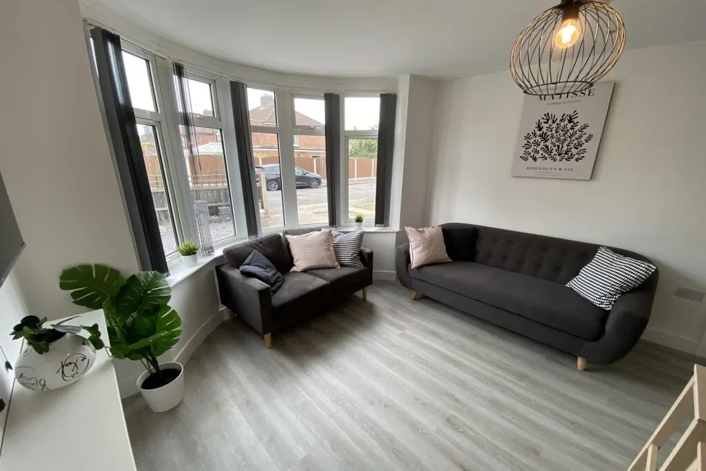 5 bedroom detached house for rent