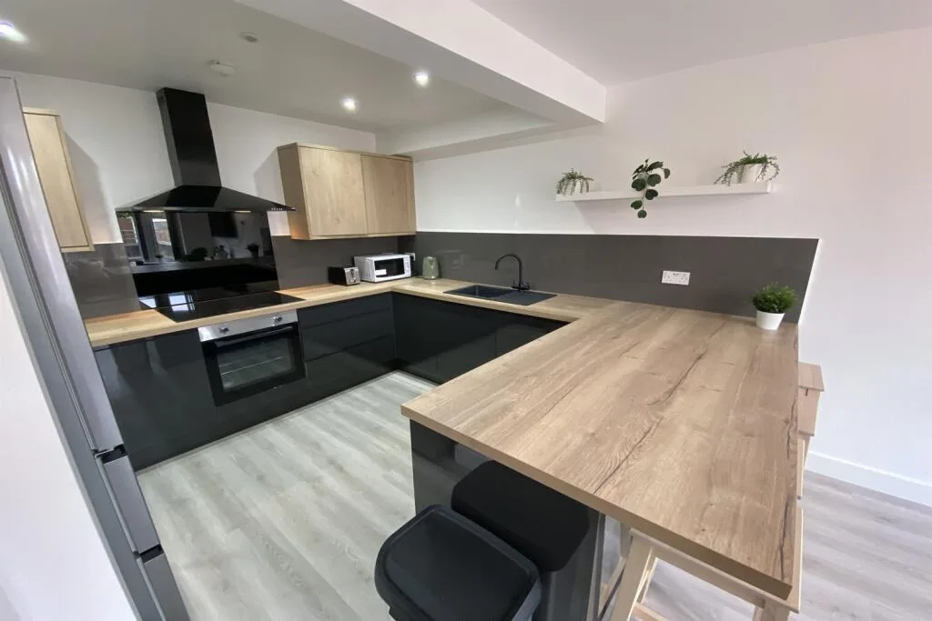 5 bedroom detached house for rent
