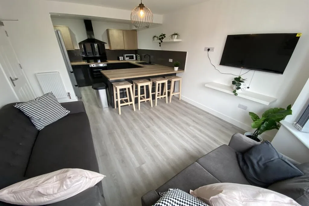 5 bedroom detached house for rent