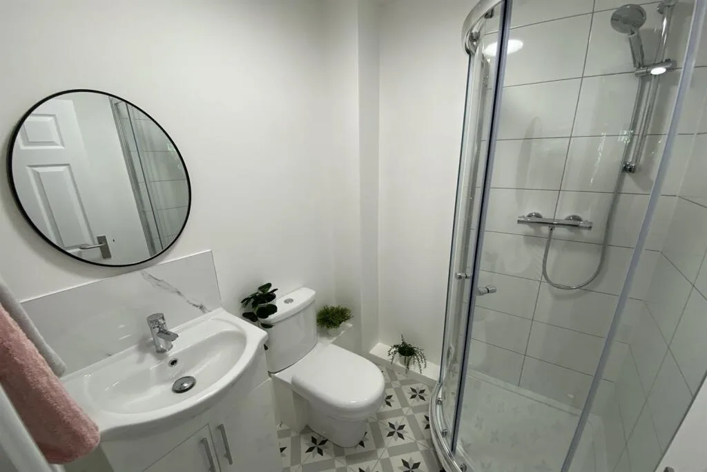5 bedroom detached house for rent