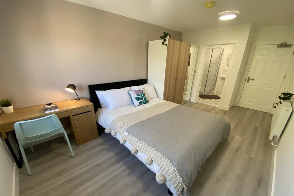 5 bedroom detached house for rent