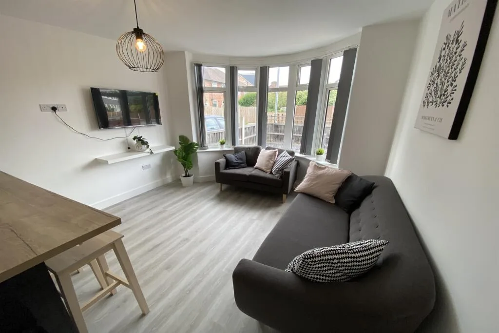 5 bedroom detached house for rent
