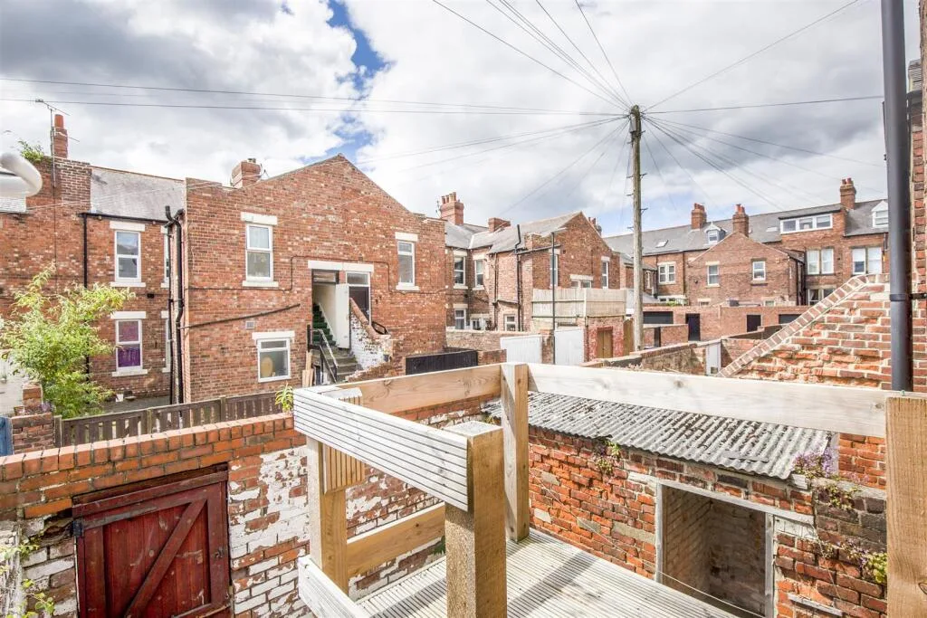 6 bedroom maisonette for rent
