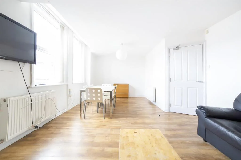 6 bedroom maisonette for rent