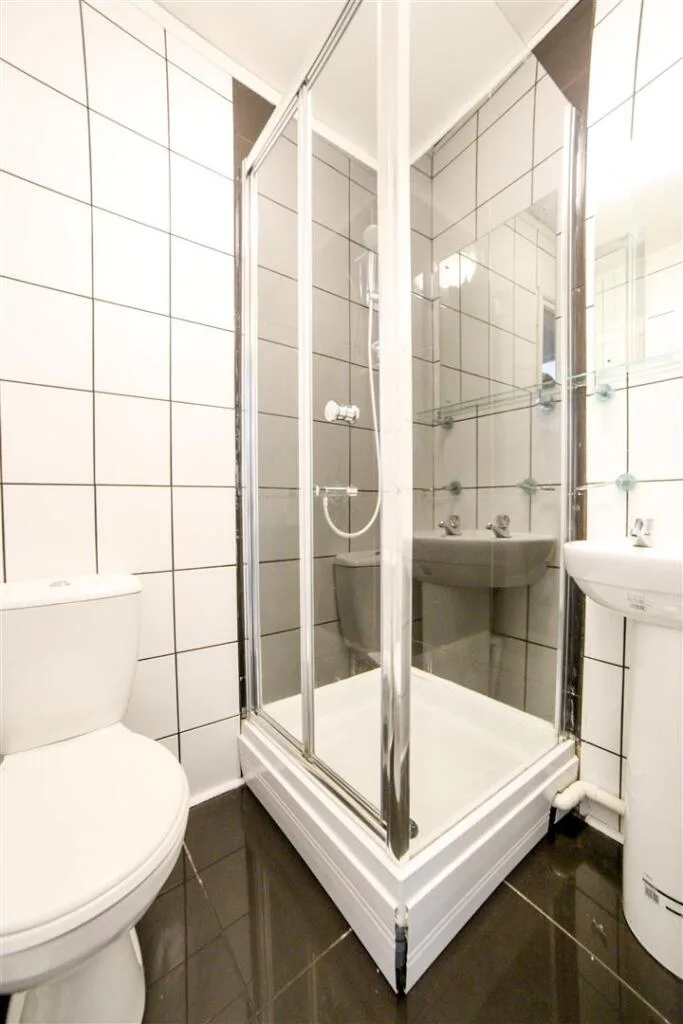 6 bedroom maisonette for rent