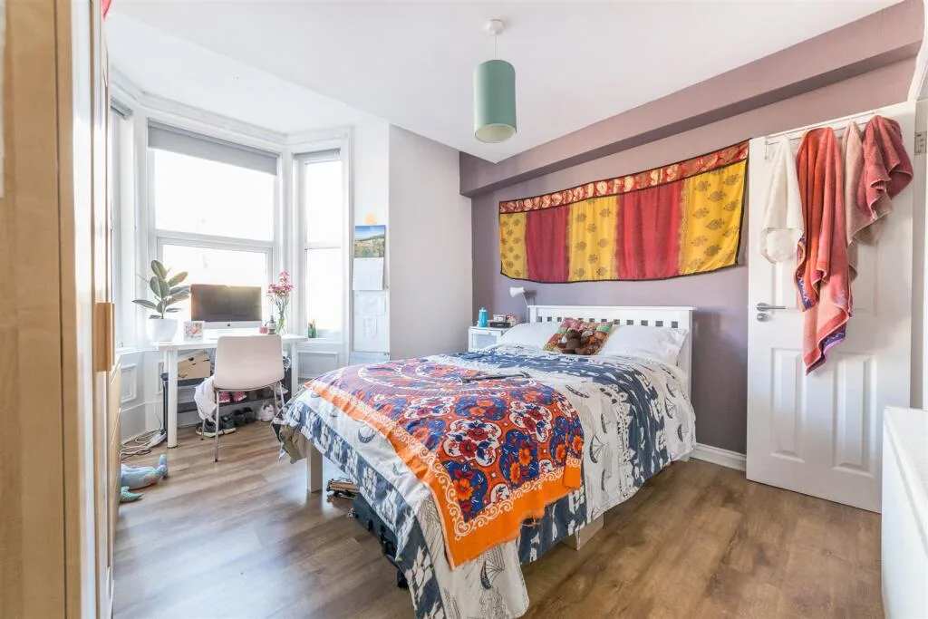 6 bedroom maisonette for rent
