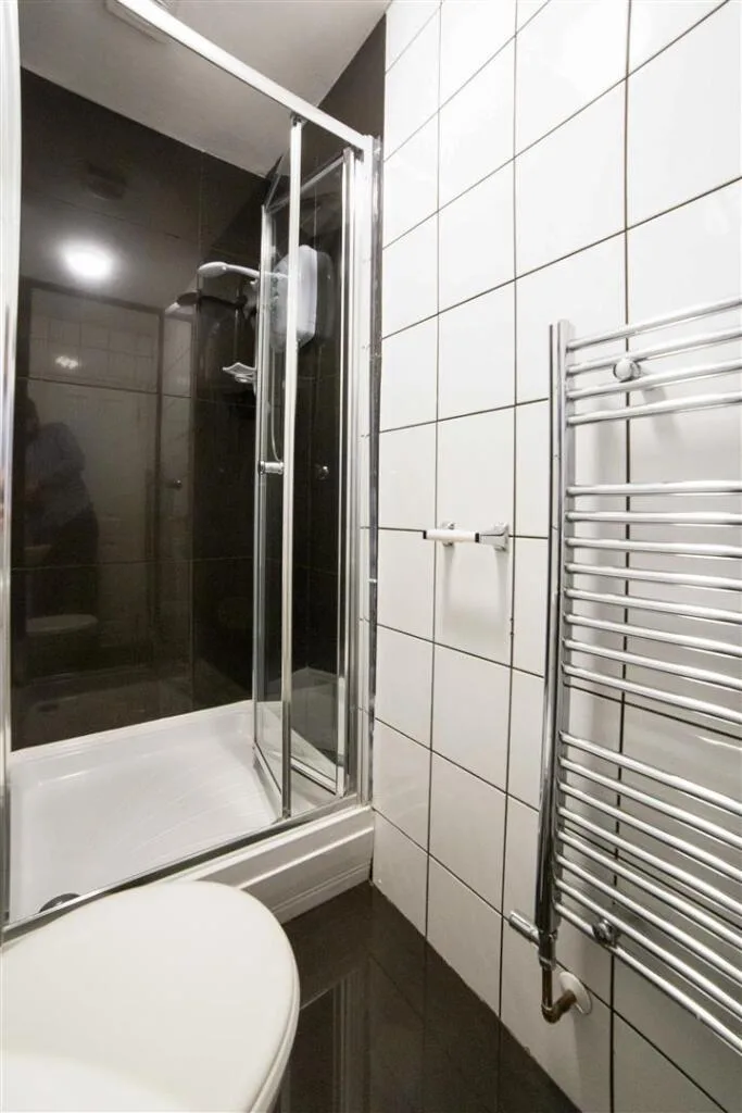 6 bedroom maisonette for rent