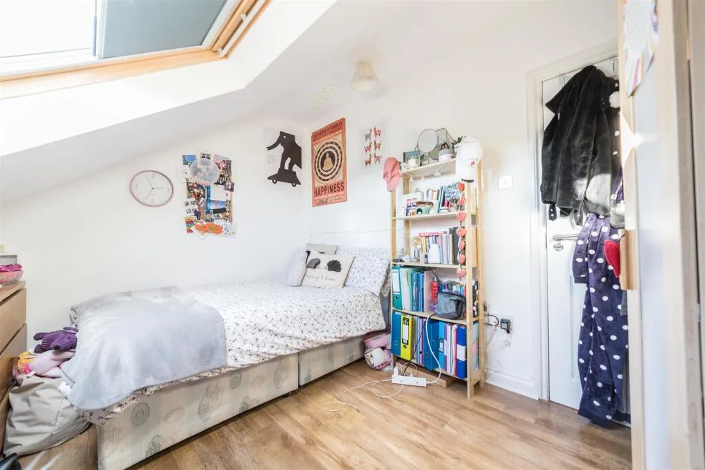 6 bedroom maisonette for rent