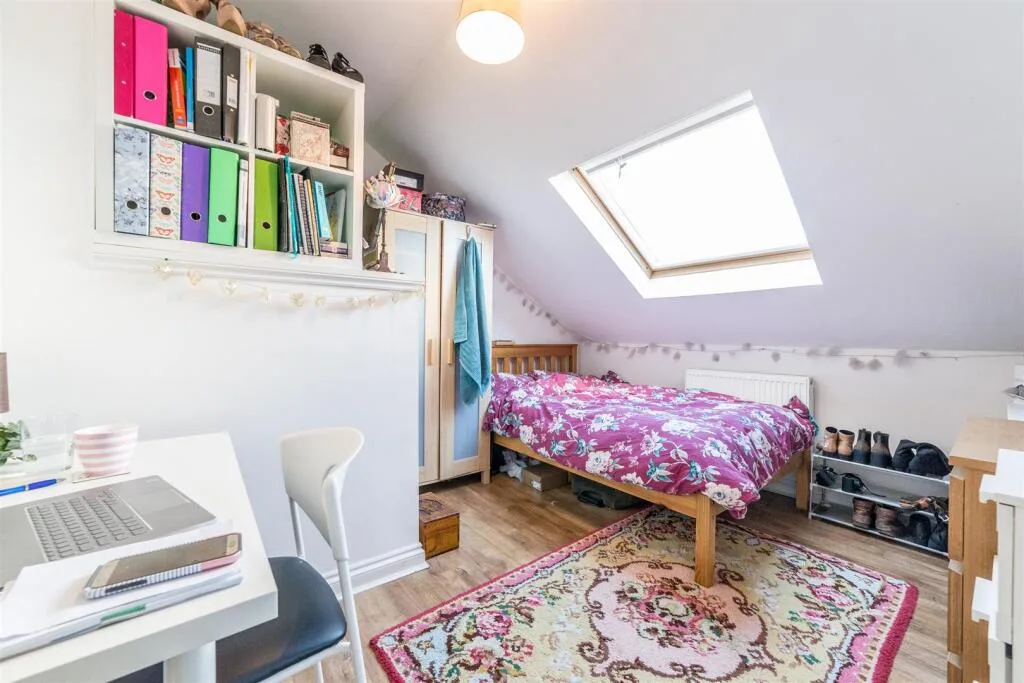 6 bedroom maisonette for rent