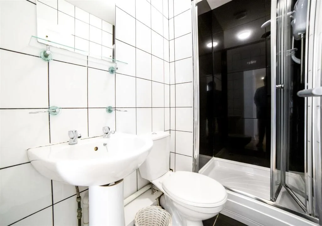 6 bedroom maisonette for rent