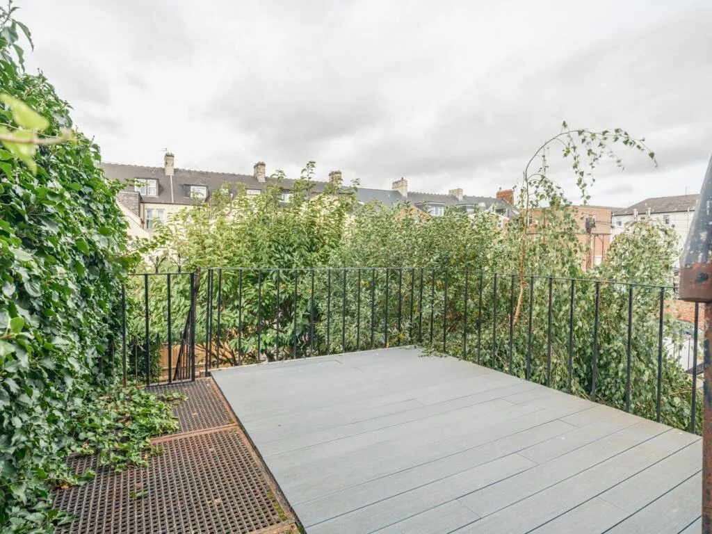 6 bedroom maisonette for rent