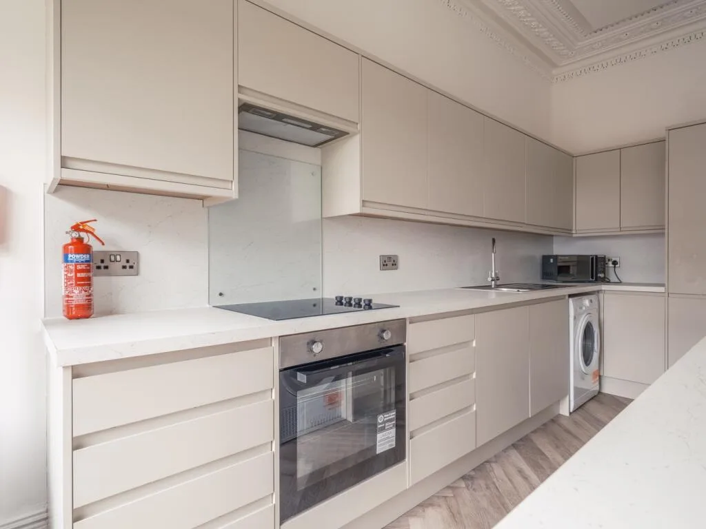 6 bedroom maisonette for rent
