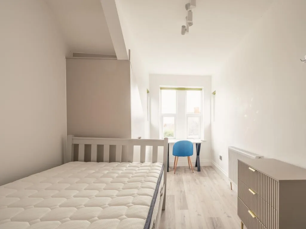 6 bedroom maisonette for rent