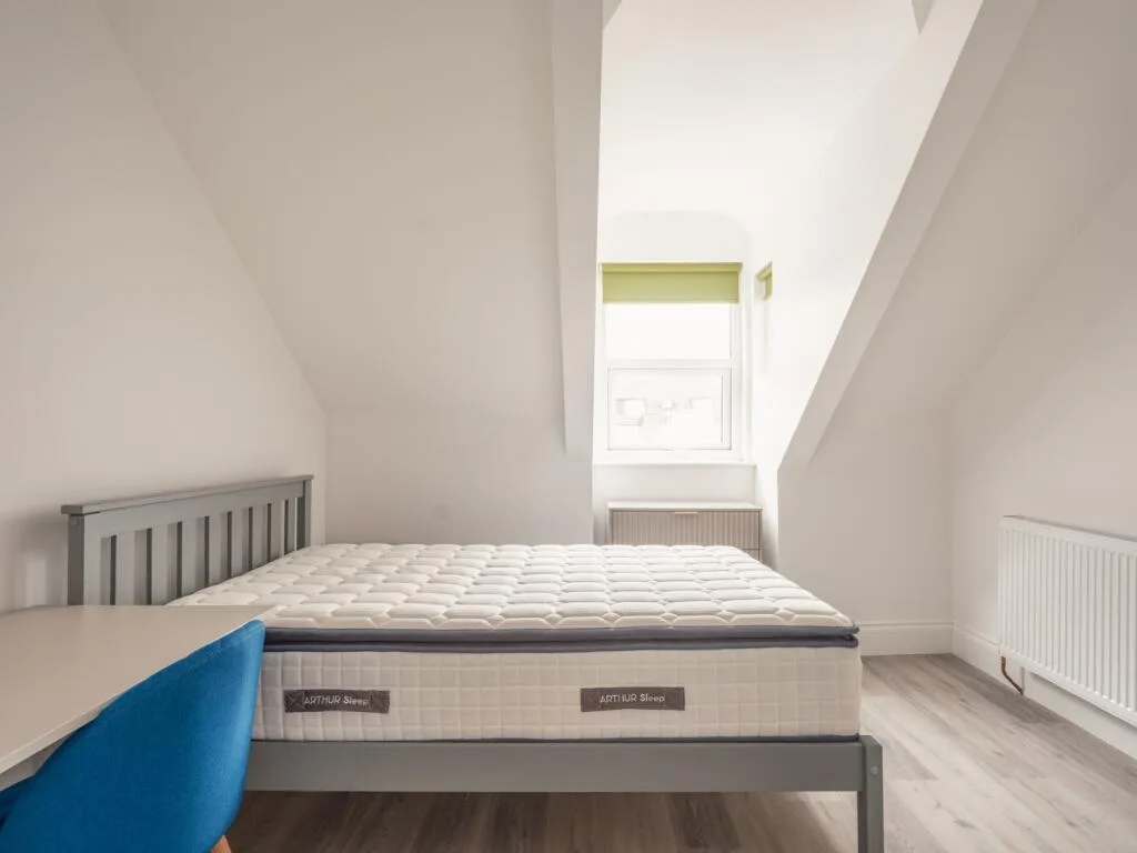 6 bedroom maisonette for rent