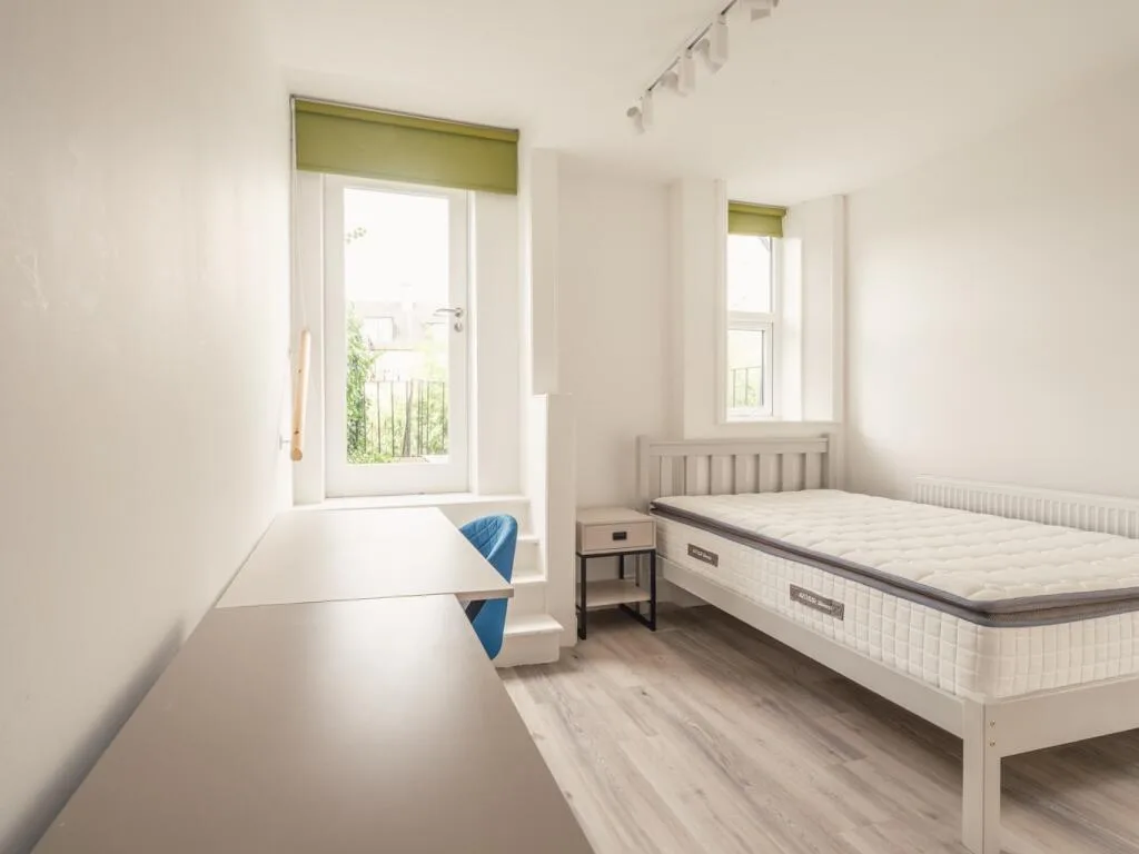 6 bedroom maisonette for rent