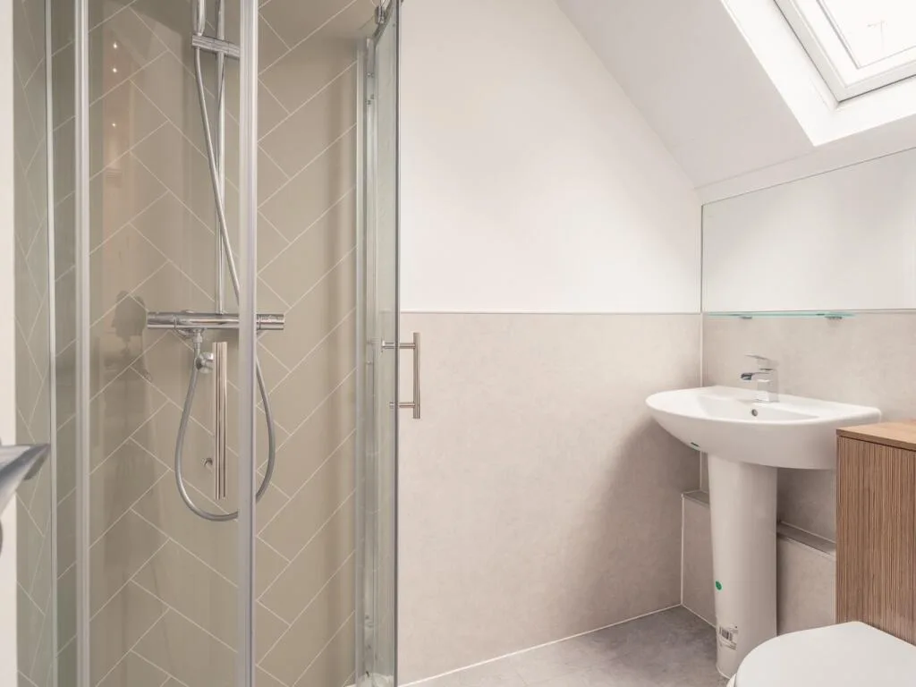 6 bedroom maisonette for rent