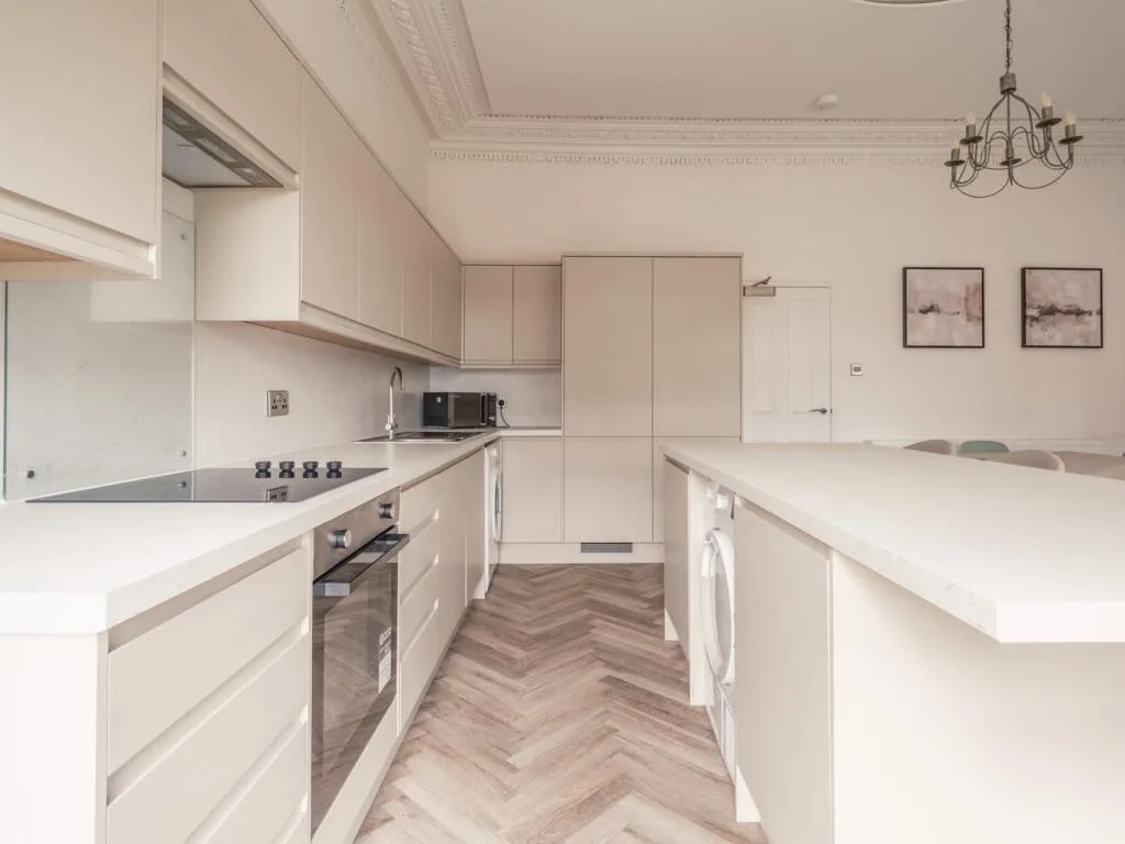 6 bedroom maisonette for rent