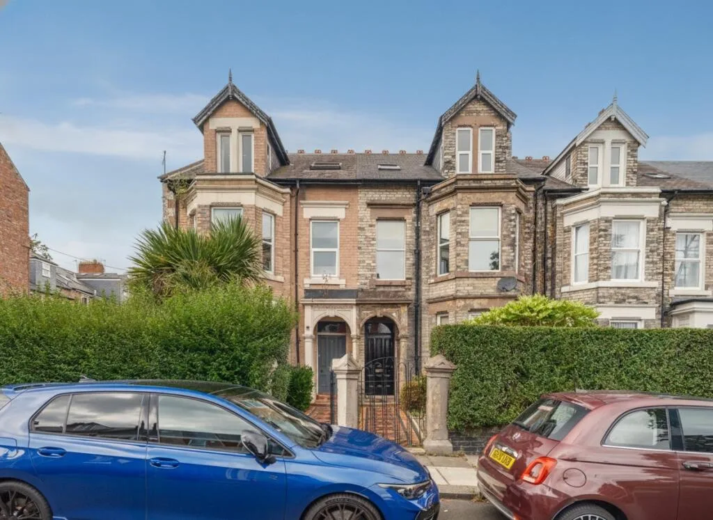 6 bedroom maisonette for rent