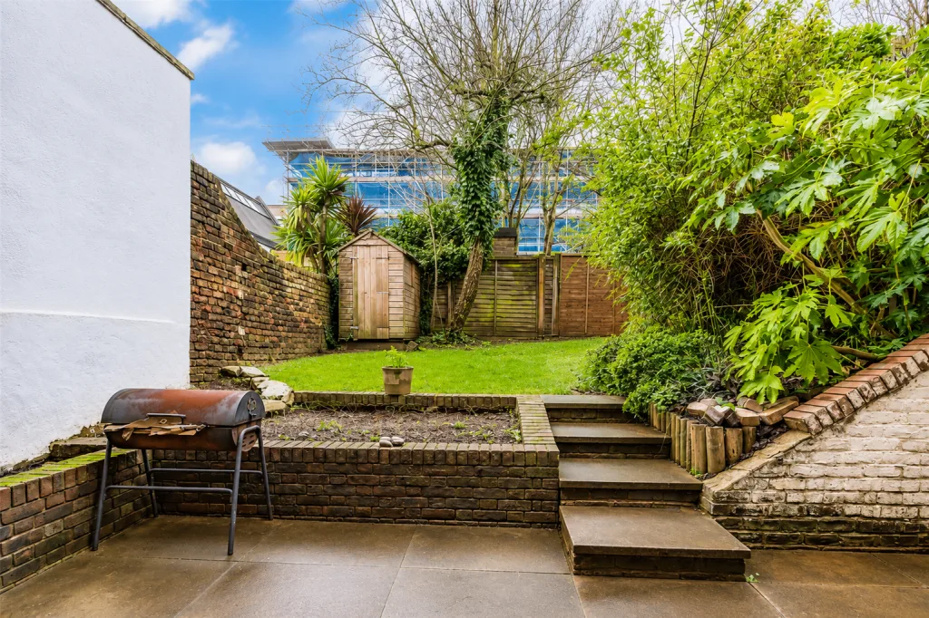 4 bedroom maisonette for rent