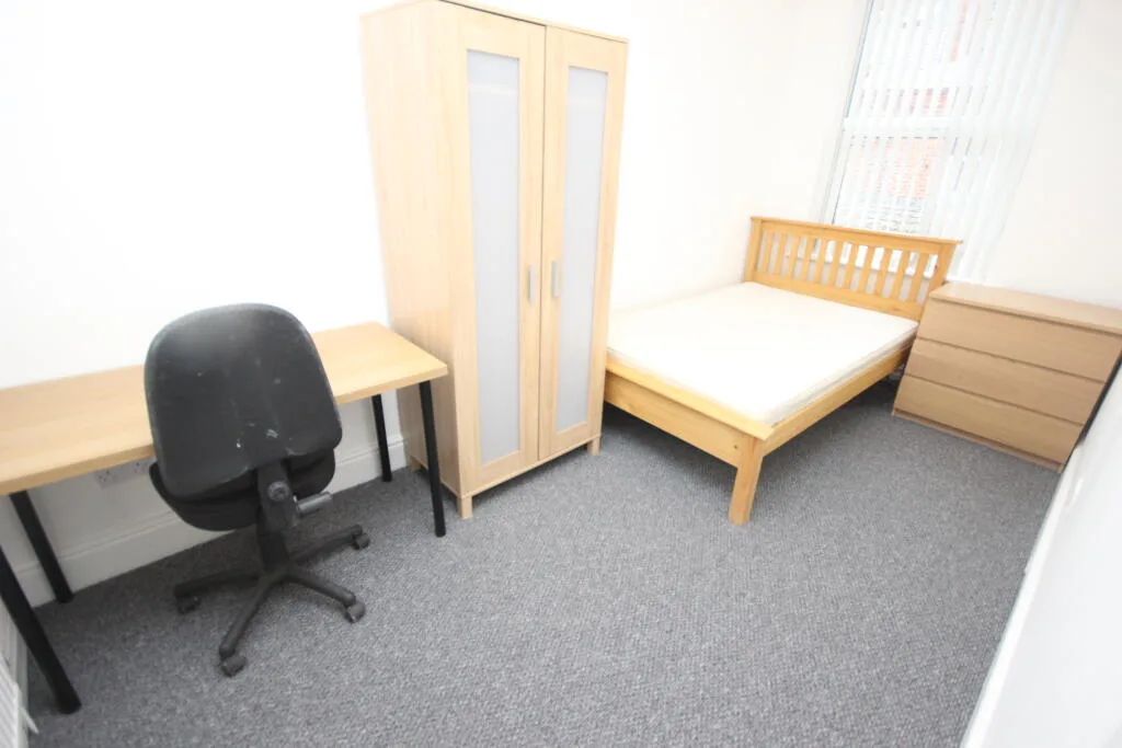 5 bedroom terraced house for rent