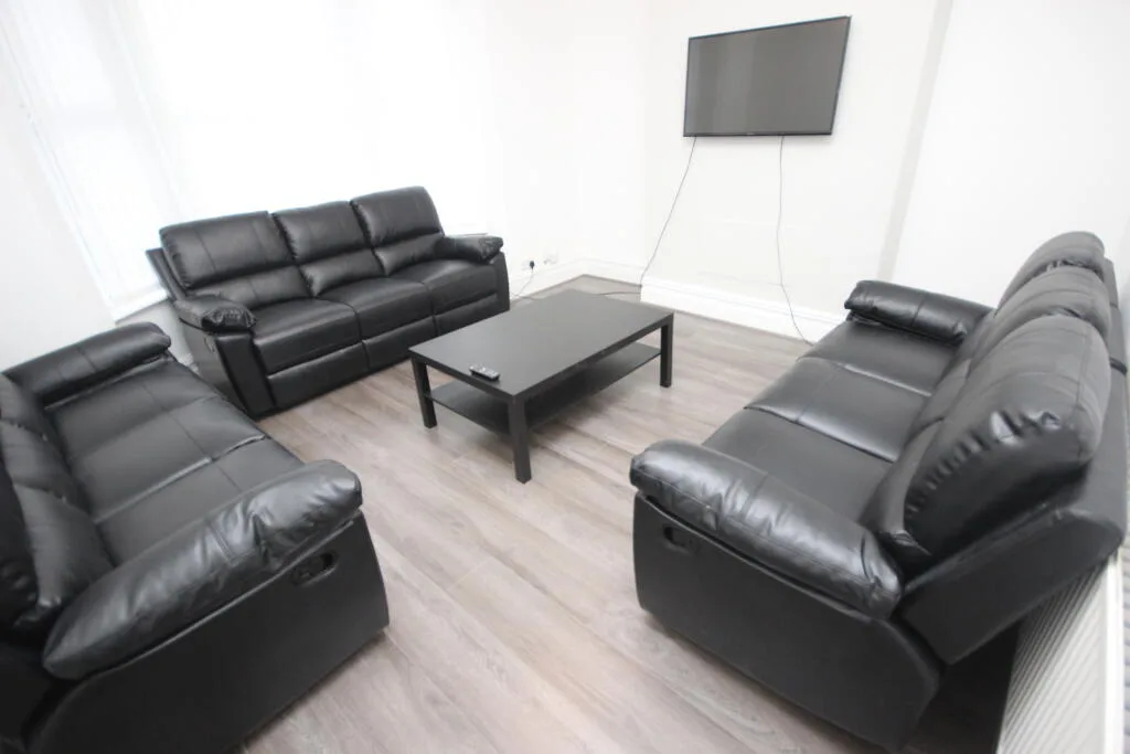 5 bedroom terraced house for rent