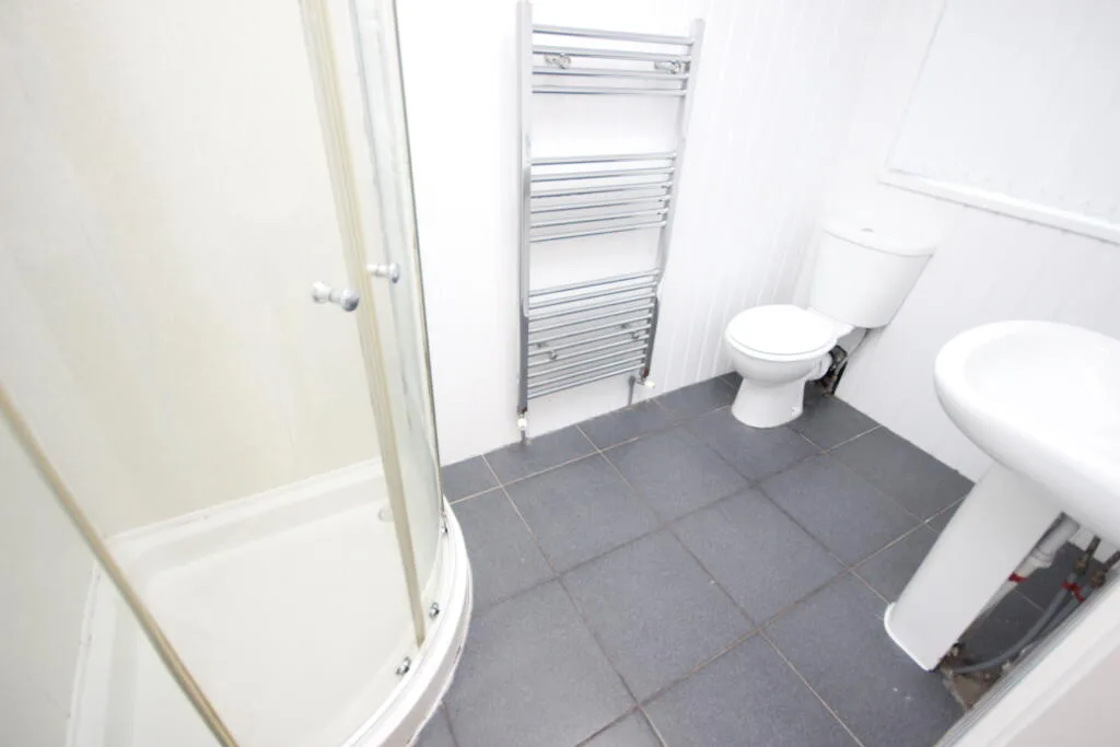 5 bedroom terraced house for rent