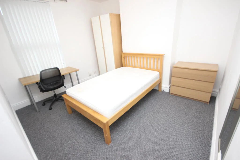 5 bedroom terraced house for rent