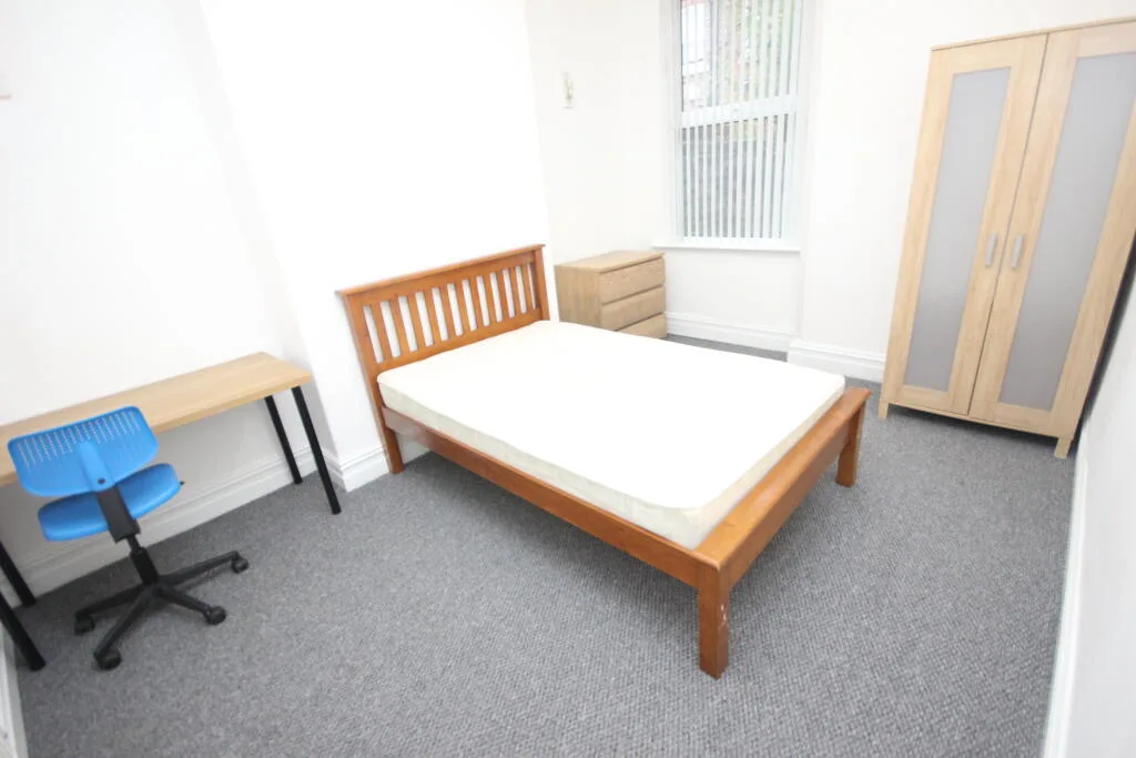 5 bedroom terraced house for rent