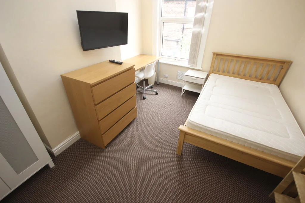 5 bedroom terraced house for rent
