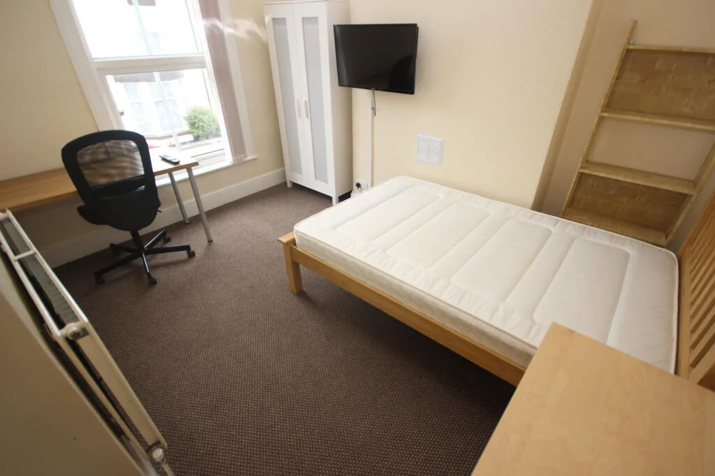 5 bedroom terraced house for rent