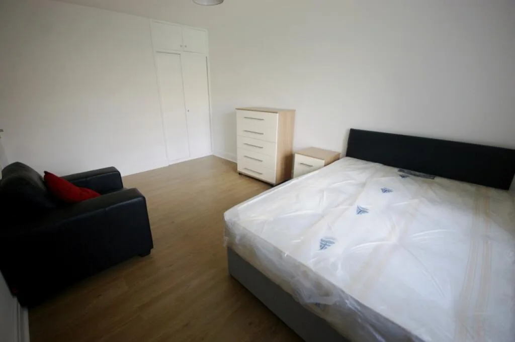 4 bedroom maisonette for rent